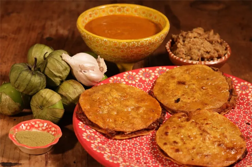 Empalme. Esta receta surgió de pronto, pensando en un almuerzo calórico y lleno de sabor norteño.