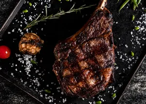 Navidad 2025. ¿Qué lujo gastronómico te puedes dar para la cena de fin de año? Aquí 3 recomendaciones: Tomahawk, Rib eye añejo y Wagyu