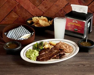 Navidad 2025. ¿Sin recalentado? 3 Cafeterías de tradición en Monterrey que dan servicio incluso en Navidad