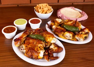 Navidad 2025. En época navideña es muy común comer pollo, aquí los favoritos de nuestros lectores: 3 asados y 3 fritos