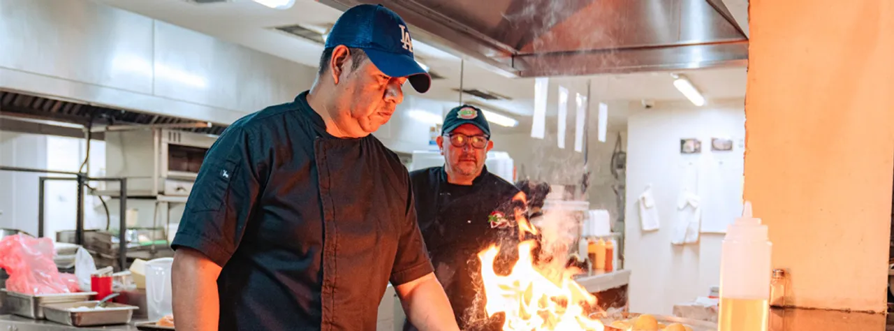 Héroes del servicio Coca-Cola. "Hago 30, 000 panes cada año para la semana de aniversario de Max", la receta del éxito de El Lugar de Max