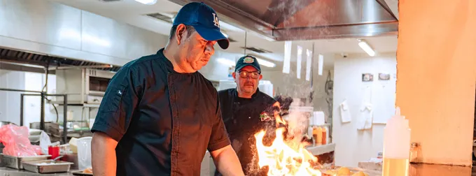 Héroes del servicio Coca-Cola. "Hago 30, 000 panes cada año para la semana de aniversario de Max", la receta del éxito de El Lugar de Max