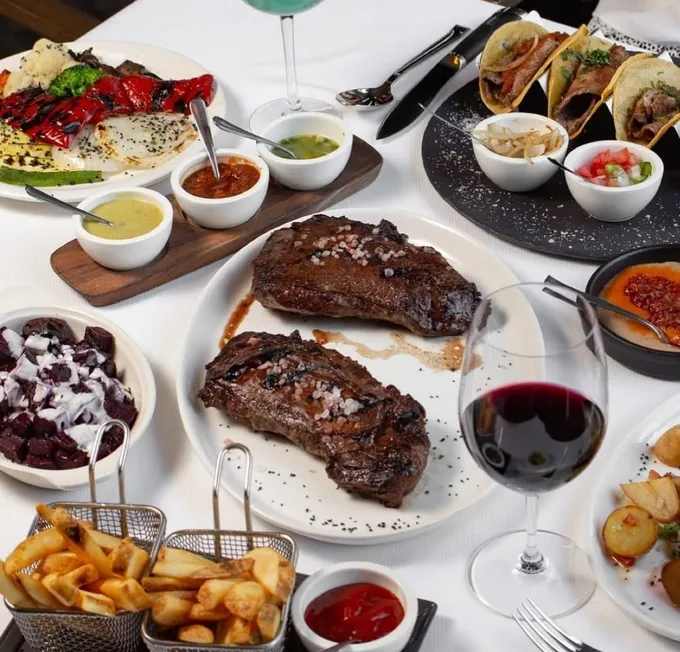 Para reuniones más íntimas: los salones privados siguen surgiendo dentro de restaurantes de lujo. Aquí 6 opciones en San Pedro