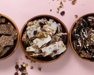 Navidad 2025. ¿Conoces el toffee? Un dulce de origen inglés de caramelo y mantequilla que es ideal para regalar en esta temporada. Aquí 3 opciones en San Pedro