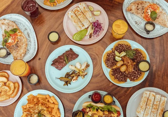 ¿Qué restaurantes están abiertos el 1 de enero? Aquí 10 opciones diferentes para salir a desayunar o comer el primer día del año