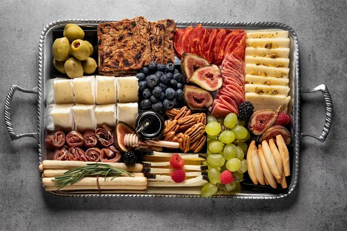Tablas de charcutería de todos tamaños, precios, sabores e ingredientes para tus posadas. Aquí 7 opciones en San Pedro, Cumbres y Monterrey