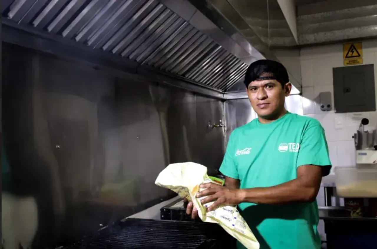 Héroes del servicio Coca-Cola. De un carrito a 14 sucursales en varios municipios: Teo Burger, una historia de emprendimiento y orgullo gastronómico neoleonés