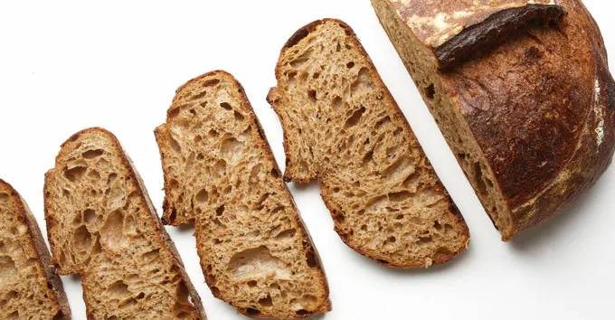 Elaborado con masa madre de larga fermentación, con una corteza crujiente y con miga suave, Pan Campesino de BreAd ya es "Platillo Icónico de NL"