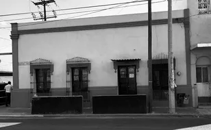 Ruta de cantinas. La Constancia, con más de 20 años, su asado de puerco y costilla de res hacen de esta siempre-llena una nueva tradición