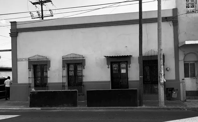 Ruta de cantinas. La Constancia, con más de 20 años, su asado de puerco y costilla de res hacen de esta siempre-llena una nueva tradición