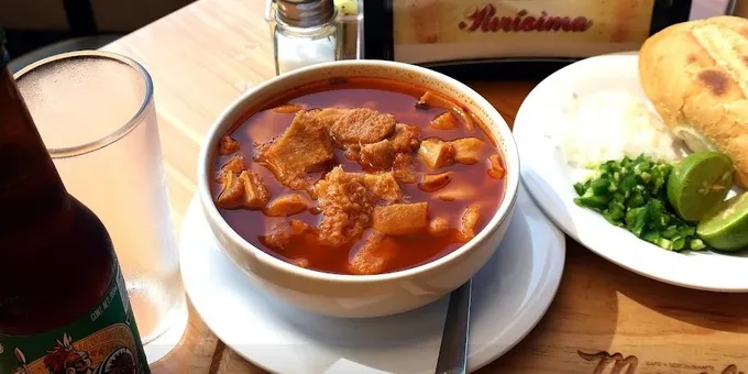 Caldo tlalpeño, caldo de pollo y puchero: 3 restaurantes longevos en el centro de Monterrey con un amplio menú de sopas y caldos