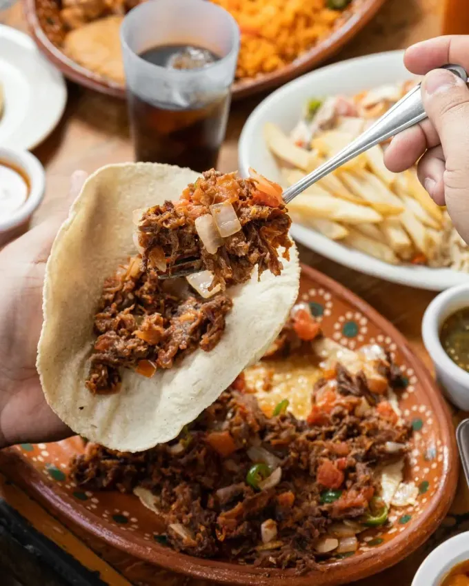 Héroes del servicio Coca-Cola: Los Toreados del Álamo, abierto 24 horas y creadores de su propia carne seca