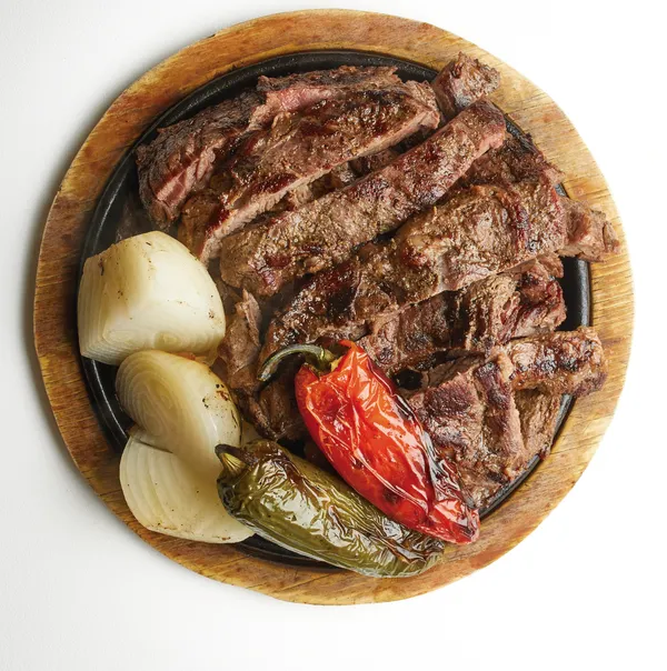 La arrachera asada, preparada y sazonada al carbón de Restaurant La Arrachera ya es "Platillo Icónico de Nuevo León"