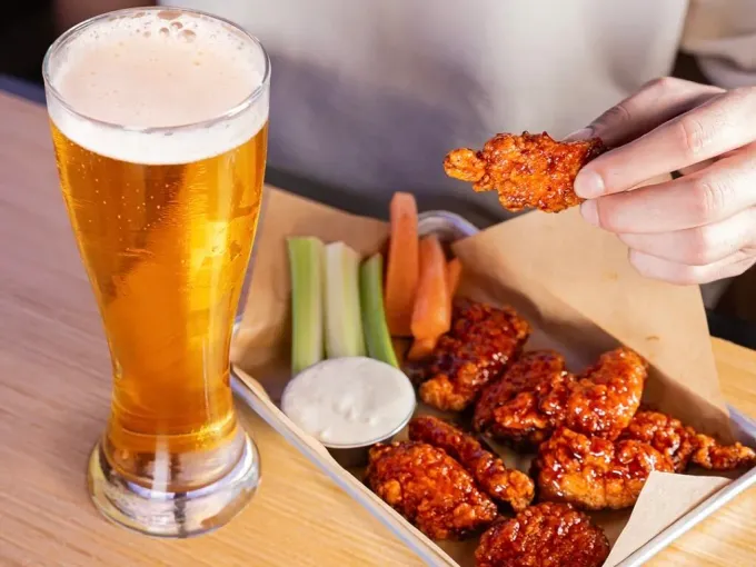 Buffalo Wild Wings + Martes + Mundial de Clubes = lleno total.