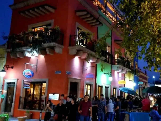 Barrio Antiguo: historia, arte y vida nocturna en Monterrey
