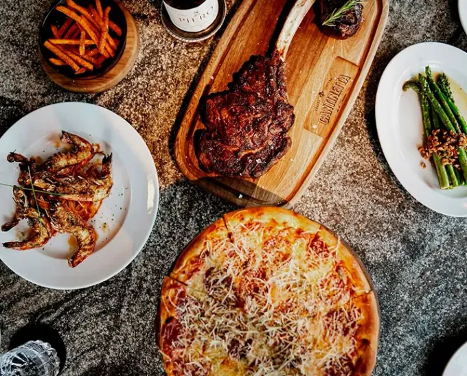 ¿Es posible comer con $600 pesos en Arboleda, para dos personas y con propina?