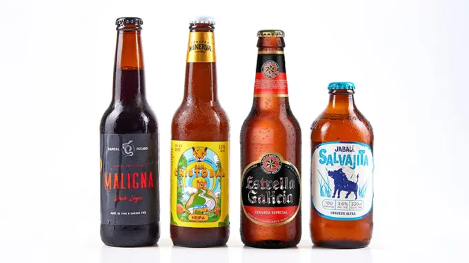 ¿Alitas y cheve? aquí cuatro cervezas ideales para cada tipo de alita, del toque herbal al amargor perfecto.