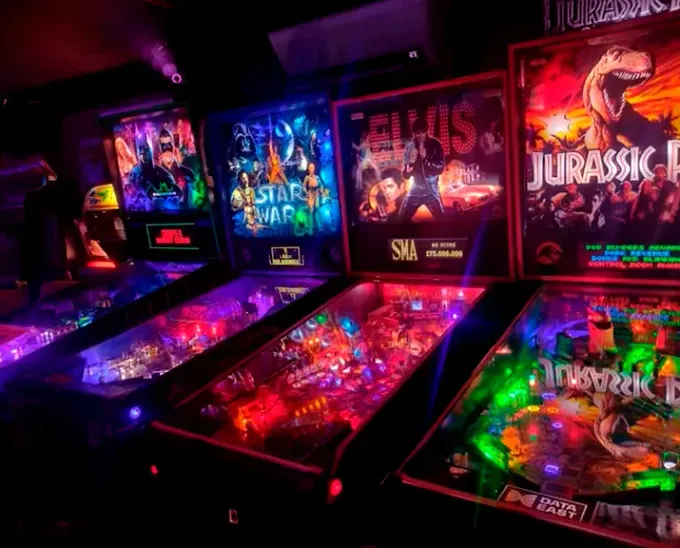 Infografía. Manualidades, videojuegos y hasta interacción felina puedes encontrar en estos innovadores restaurantes de Monterrey.