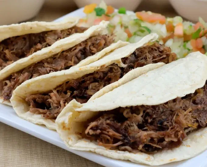 Si más de 1,000 personas han reseñado estas 2 taquerías, tienes que darte una vuelta por la Anahuac para probarlas