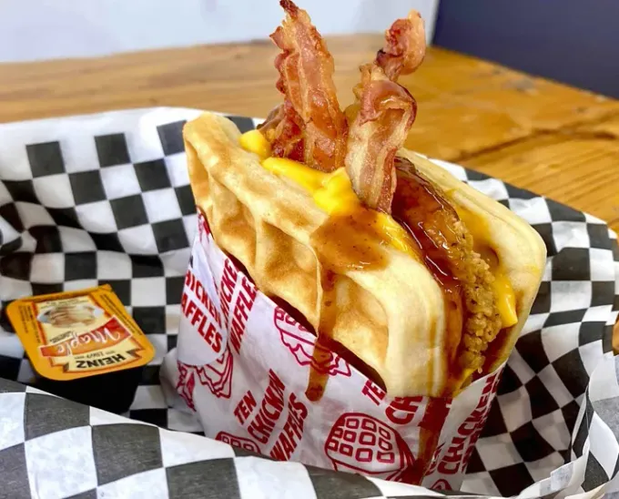 Waffles con pollo. La delicia surgida en Harlem en los 30s y popular en todo EU, ya comienza servirse en los menús de NL. Aquí 3 opciones