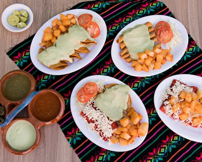 ¿Antojitos mexicanos en Carretera nacional? Sí hay, si están buenos y sí, tienes que probarlos todos.