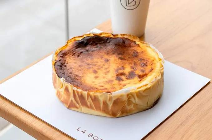 El cheescake vasco está de moda. ¿lo has probado? Según expertos, este, es el mero bueno...