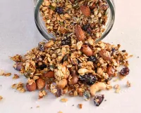 Granolas locales con opciones keto y sabores únicos.