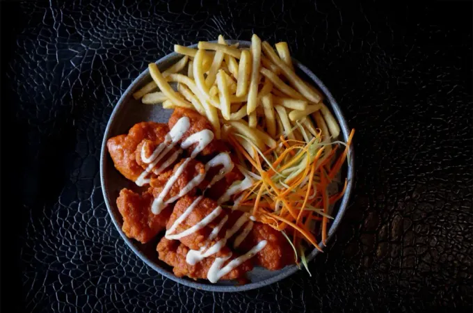 Boneless ilimitados por $175 todos los días. La Santa Kitchen: un festín de comfort food en SP, MTY y SN