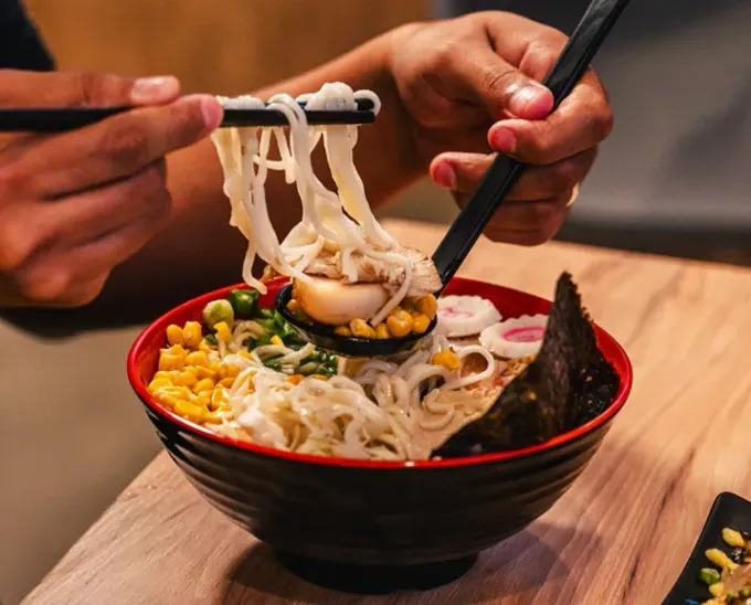 Plum Blossom, el concepto que materializa nuestra fascinación por el ramen, ofreciendo 19 variedades. Innovación y emprendimiento característico de NL