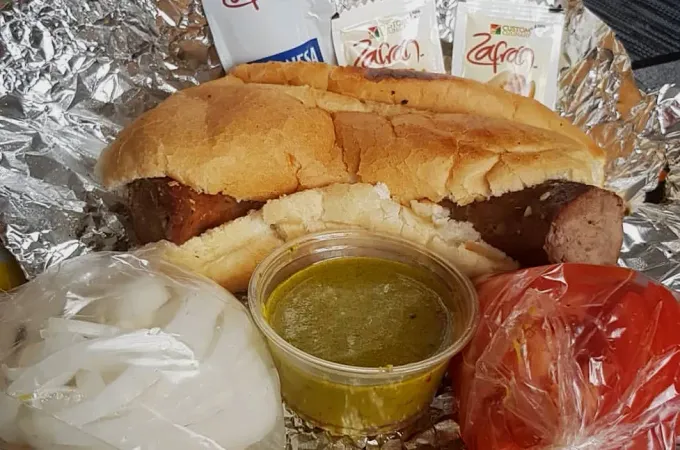 Las incomparables tortas de chorizo uruguayo de "El Negro" Esquivel. Una de varias aportaciones del futbol a la gastronomía local