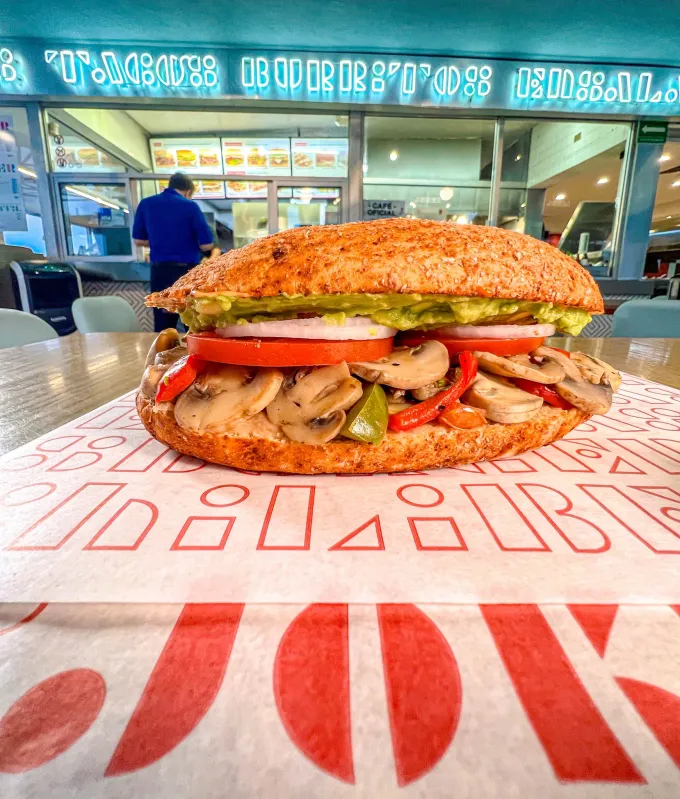 Joker cumple 55 años, conoce su historia de éxito y pasión por el trabajo