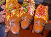 ¿Solo tienes $100 pesos y no sabes dónde cenar? En Los Perrillos te alcanzan 3, sí tres hot dogs