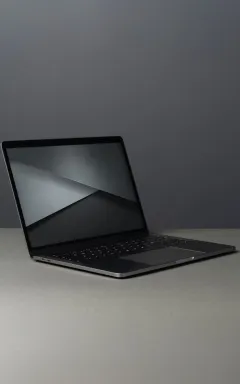 GIVEAWAY. Celebra con nosotros el 10º aniversario de Residente con dos premios: una MacBook Air y una cena privada para 8 personas en Tatemate