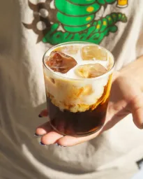 Cafés de NL. 3 propuestas en Distrito Tec enfocados en crear, cada uno, su propia bebida icónica: pour over, matchas y tés