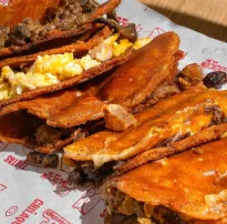 Taquerías icónicas. Héroes del servicio Coca-Cola. La taquería que recibe 600 clientes diarios en San Pedro