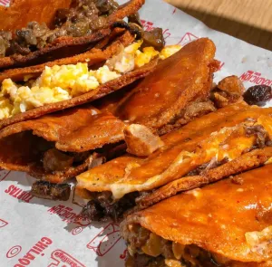 Taquerías icónicas. Héroes del servicio Coca-Cola. La taquería que recibe 600 clientes diarios en San Pedro