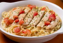 1 pasta + sopa, ensalada y panolis "infinitos" + bebidas refill desde $169 pesos por persona en Olive Garden