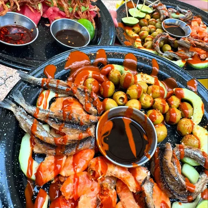 Mariscos desde Sinaloa y pescado desde Oaxaca traídos en avión. El Perihuete: la nueva moda  entre los jóvenes de San Pedro