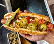 3 recomendaciones de hot dogs nocturnos en zona Cumbres: el monchoso, el personalizado y el de pan artesanal