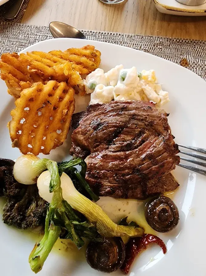 Buffet de cortes, mariscos, pastas y ensaladas a $599 y ¡al 2x1 ! de lunes a sábado en el lobby del hotel MS Milenium en San Pedro