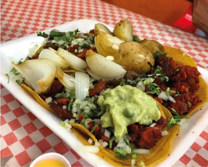 Taquerías icónicas. ¿A dónde después de la fiesta en Barrio Antiguo? El Sabor de la Noche, la taquería siempre-llena favorita del centro de MTY