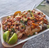 Tosticeviches a $95 pesos solo sábado y domingo. En el quiosco del Parque Clouthier en SPG, una aportación más a esta moda de mariscos callejeros