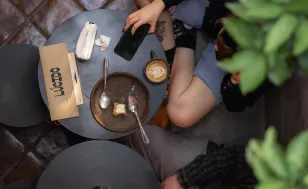 Cafés de NL. 2 cafés independientes con propuestas innovadoras en Barrio Antiguo: Lúcido Café y Monstera The Coffee Bar. Café por la mañana y coctelería por la noche