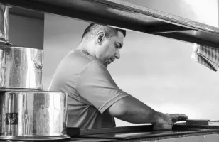 Héroes del servicio Coca-Cola. Gorditas Doña Coco es reconocida por su trayectoria. Desde su cochera, un gran ejemplo de emprendimiento gastronómico de NL