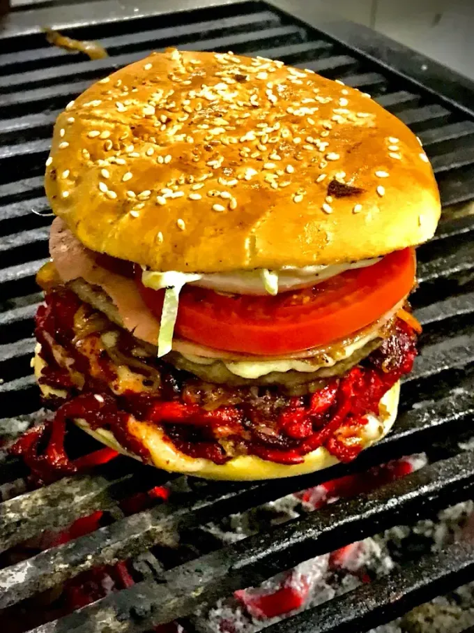 5 opciones de hamburguesas al carbón nocturnas en la zona sur, casi llegando a carretera