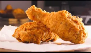 Chick’n Blues: el pollo empanizado por pieza al estilo Louisiana, con muffins que a la gente le encanta y siempre está lleno en zona Tec