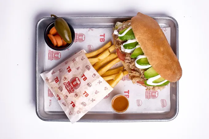 Pierna de puerco, aguacate, lechuga, tomate y crema: los ingredientes que hacen de la Torta Bernal Original un "Platillo Icónico de Nuevo León"