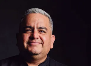 Alex Jahuey. Del asado de puerco a la tecnología de punta: La visión culinaria de un regio de corazón