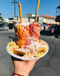 Volcanes: la botana que combina el elote preparado en vaso con una charola rodeada de papas, conchitas o tostitos. Aquí 5 opciones en Guadalupe