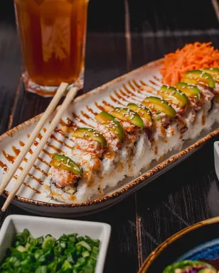 Infografía. ¿Conoces el suchi culichi? Sushi monchoso, gigante y empanizado con queso gratinado. Aquí 7 opciones en MTY recomendadas por la gente de Culiacán